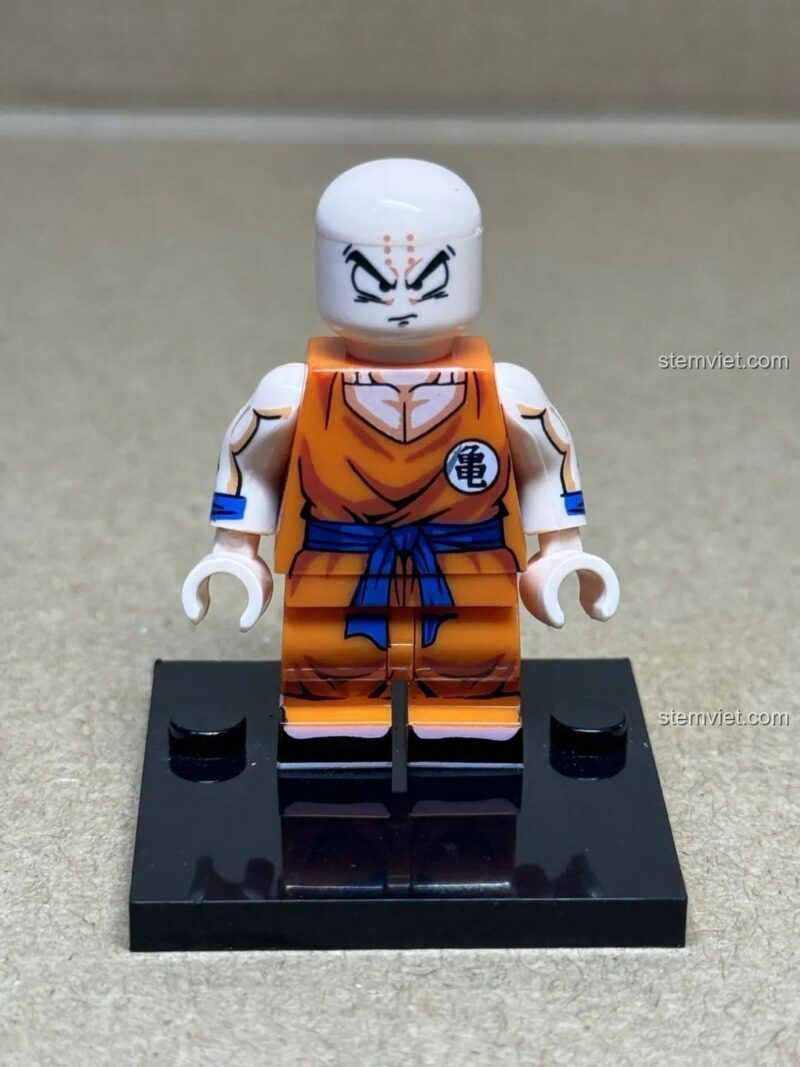 Ảnh chụp thực tế minifigure Krillin WM2690, nhân vật Dragon Ball với chi tiết in sắc nét. Đồ chơi mô hình WM chất lượng cao.