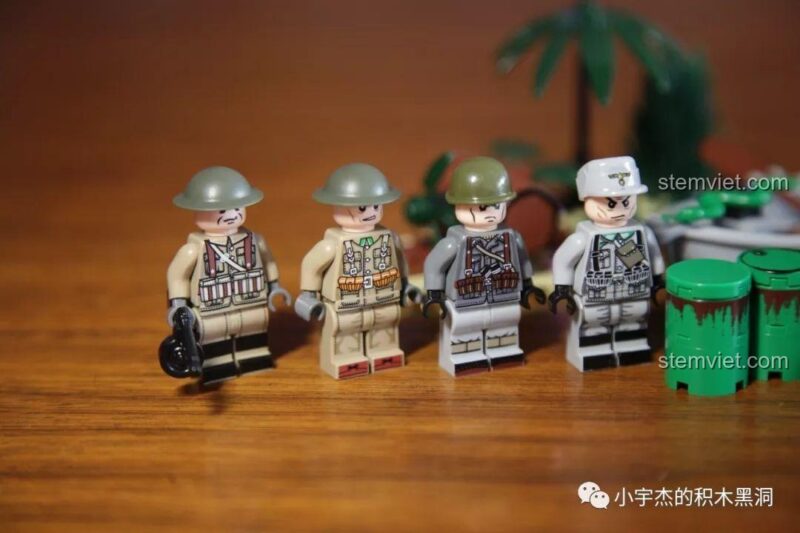 Bộ sưu tập 4 minifigures từ bộ SEMBO 101105-101108, bao gồm lính Anh, lính Đức và lính Mỹ.