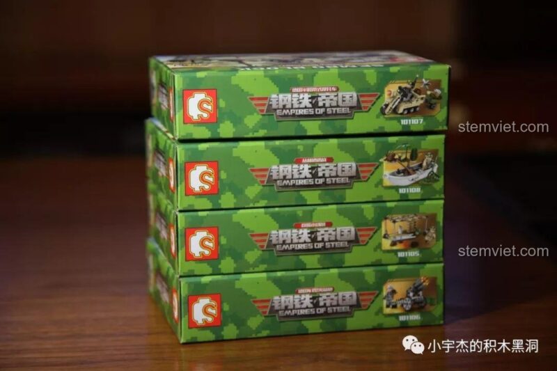 Chồng hộp của bộ đồ chơi SEMBO 101105-101108, thể hiện đây là một bộ sưu tập gồm nhiều phần, là món quà giá tốt cho bé trai.