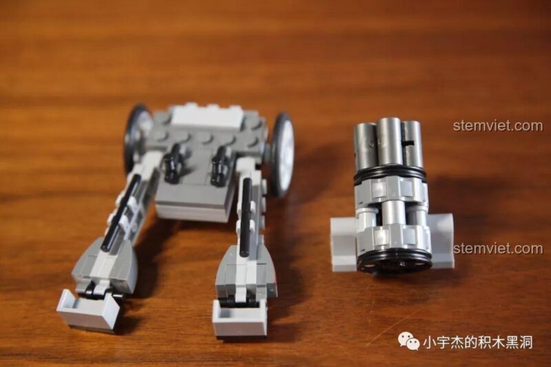 Mô hình Pháo phản lực SEMBO 101106 đang trong quá trình lắp ráp, cho thấy cấu trúc của bệ pháo và nòng pháo.