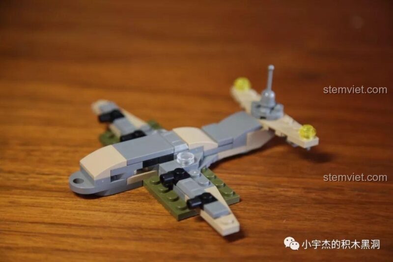 Mô hình máy bay chiến đấu, một trong 3 dạng lắp ráp của hộp SEMBO 101113.