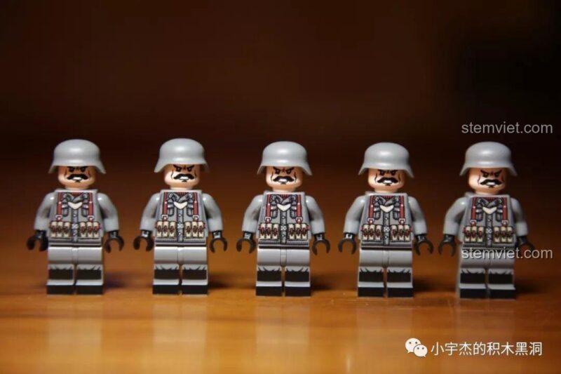 Các minifigures lính Đức đội mũ sắt Stahlhelm từ bộ đồ chơi mô hình SEMBO 101114.
