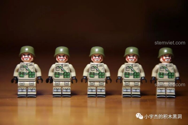 Minifigures lính Liên Xô đội mũ sắt từ bộ đồ chơi SEMBO 101114 Đế Chế Thép.