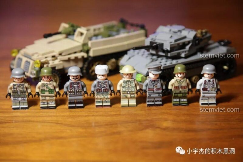 Toàn bộ sản phẩm sau khi lắp ráp: 2 xe lớn và 8 minifigures từ bộ SEMBO 101117.