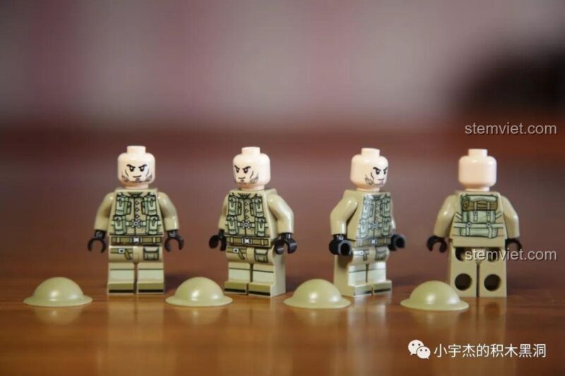 Các minifigure lính Anh từ bộ sưu tập SEMBO Đế Chế Thép, với quân phục và mũ sắt chi tiết.