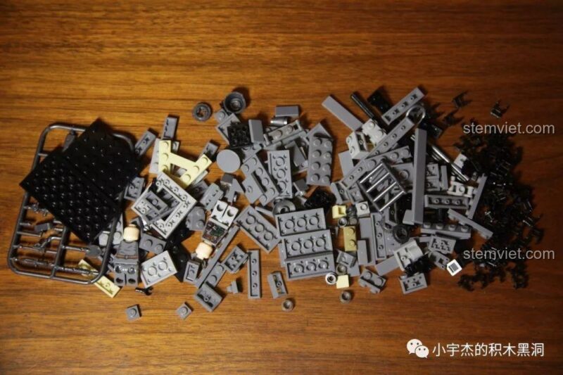 Các mảnh ghép của bộ lắp ghép Xe Tăng Quân Sự SEMBO 101213 Elefant, đồ chơi mô hình Xe Tăng Đức, chất lượng cao.