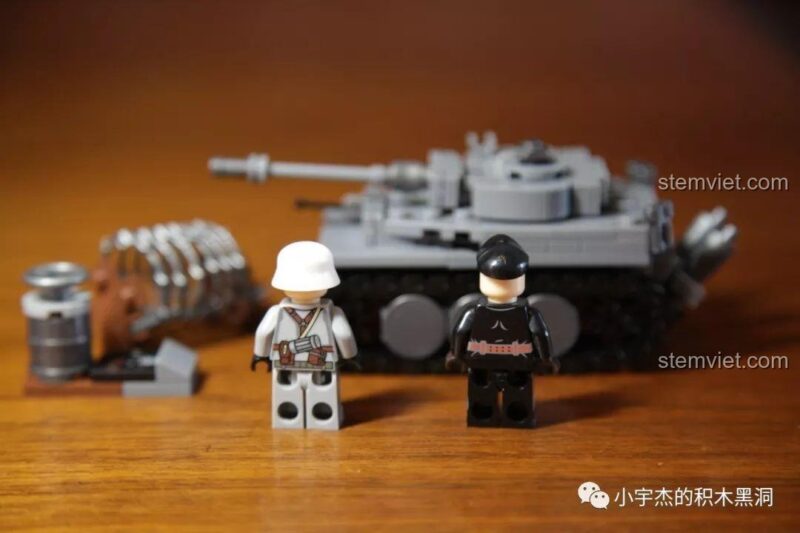 Minifigures lính Đức trong bộ lắp ghép Xe Tăng Quân Sự SEMBO 101214 Tiger I, đồ chơi mô hình Xe Tăng Đức, chi tiết tinh xảo.