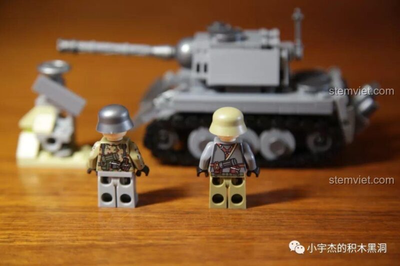 Các mảnh ghép của bộ lắp ghép Xe Tăng Quân Sự SEMBO 101215 Jagdtiger, đồ chơi mô hình Xe Tăng Đức, chất lượng cao.