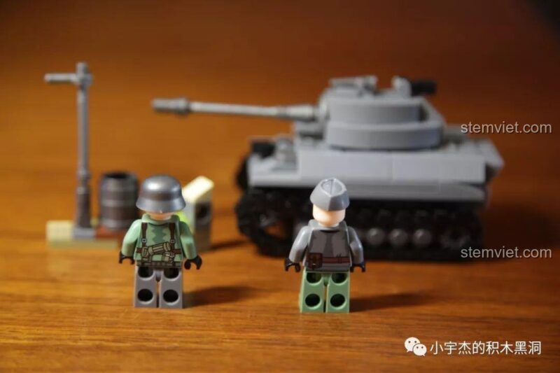 Ảnh thực tế xe tăng Jagdtiger, không liên quan đến sản phẩm SEMBO 101215.