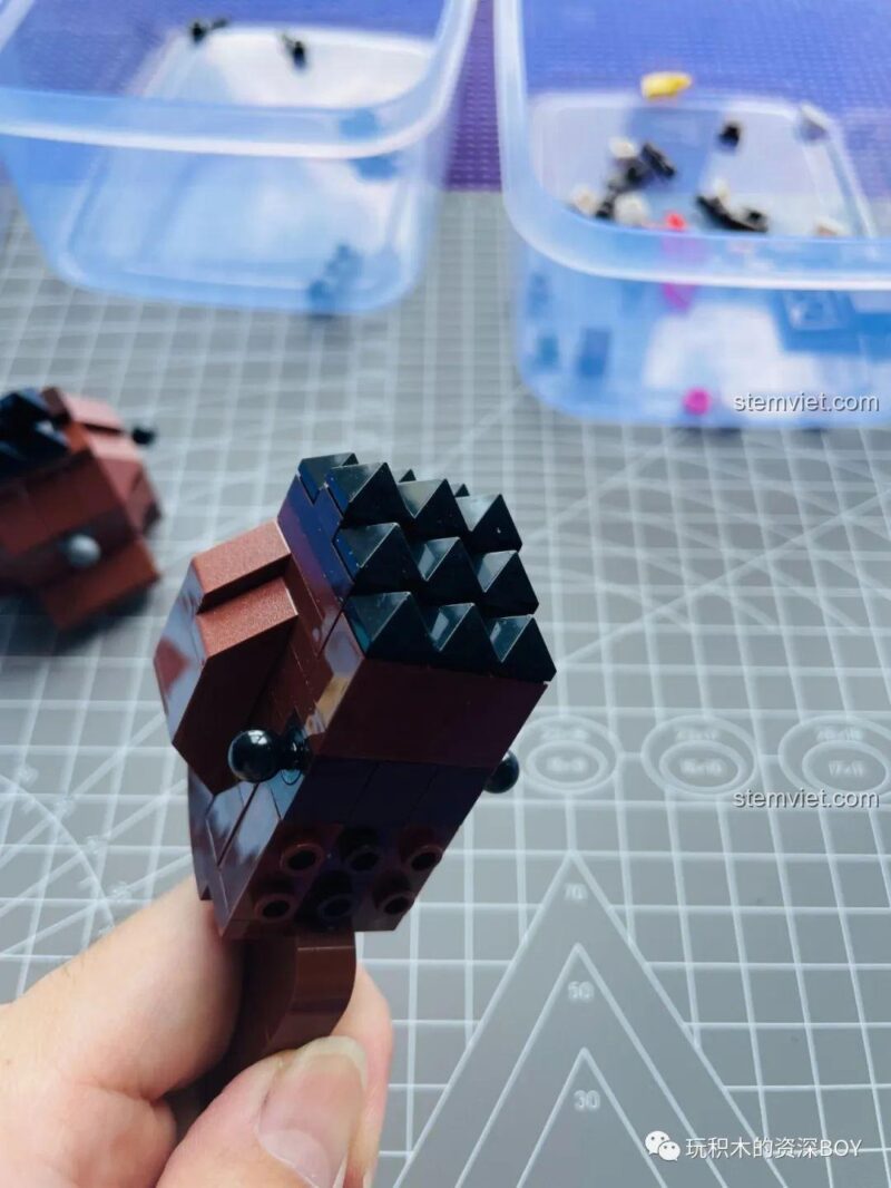 Mặt trước hộp bộ lắp ghép SEMBO 108517 Mô Hình Quái Vật Gomora Ultraman, thể hiện hình ảnh sản phẩm hoàn chỉnh và thông tin cơ bản.