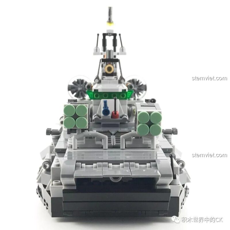 Tàu Đệm Khí Bison SEMBO 12171 nhìn từ phía sau, với các động cơ phản lực lớn và hệ thống điều khiển, đồ chơi lắp ráp biến hình.