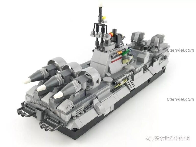 Tàu Đệm Khí Bison SEMBO 12171 nhìn từ góc khác, thể hiện sự linh hoạt trong thiết kế, đồ chơi lắp ráp biến hình.
