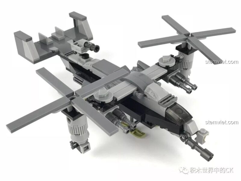 Trực Thăng Nghiêng Cánh Thần Chết SEMBO 12171 nhìn từ góc khác, thể hiện sự linh hoạt trong thiết kế, đồ chơi lắp ráp biến hình.