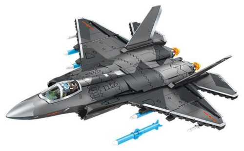 Ảnh chụp chính diện bộ lắp ráp Máy bay chiến đấu J-35 SEMBO 202255, một món đồ chơi mô hình ấn tượng cho con trai 6 tuổi.