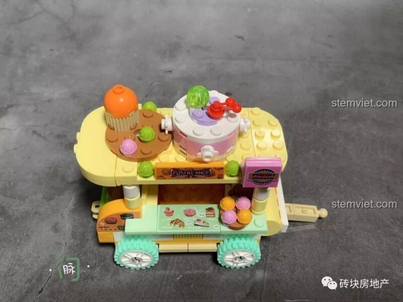 Đồ chơi phố ẩm thực Sembo 601109, xe bán bánh ngọt mini nhìn từ trên cao.