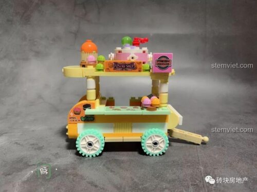 Hình ảnh thực tế đồ chơi xếp hình xe bán bánh ngọt mini Sembo 601109, chi tiết sắc nét.