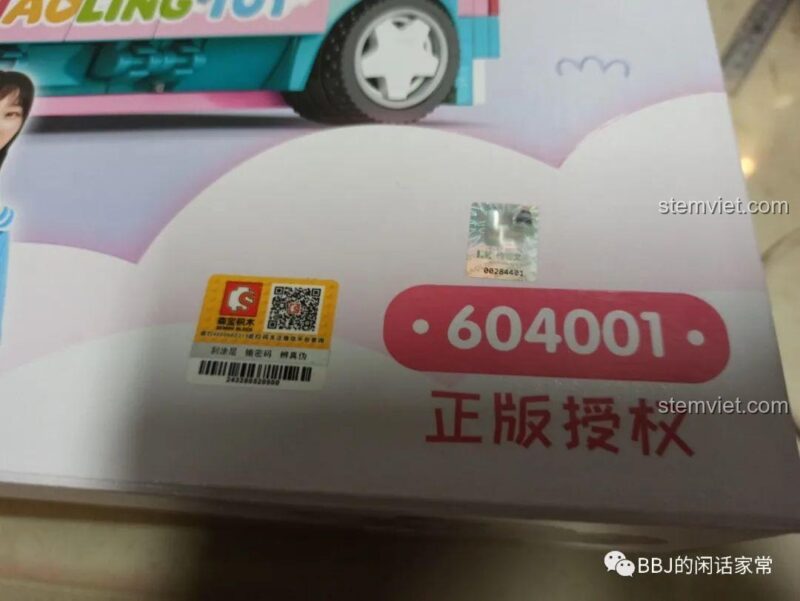 Thùng carton vận chuyển của sản phẩm SEMBO, đảm bảo hộp đồ chơi bên trong nguyên vẹn.