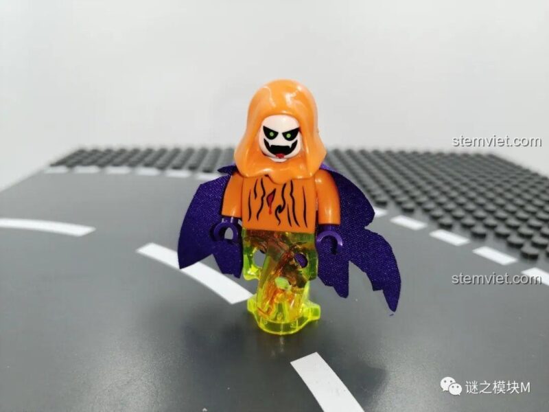 Minifigure Ma Cam trong bộ lắp ráp SEMBO 605022 Công viên xe lửa ma quái Halloween, chi tiết cao, phù hợp cho bé 6 tuổi.