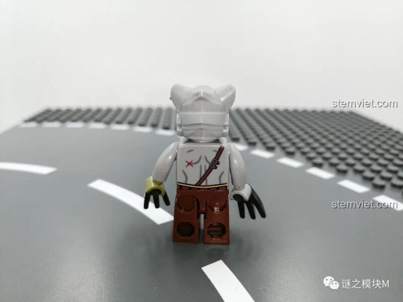 Minifigure Người Sói trong bộ lắp ráp SEMBO 605022 Công viên xe lửa ma quái Halloween, chi tiết cao, phù hợp cho bé 6 tuổi.