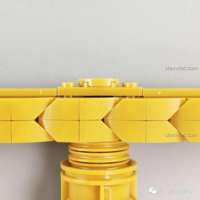 Chi tiết khớp nối của mô hình Tầm Long Xích SEMBO 605102, đảm bảo khả năng xoay mượt mà của đồ chơi mô hình, chất lượng cao.