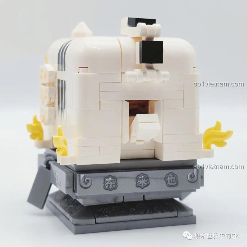 Mô hình Chu Tước SEMBO 608053 được trang trí thêm phụ kiện may mắn.