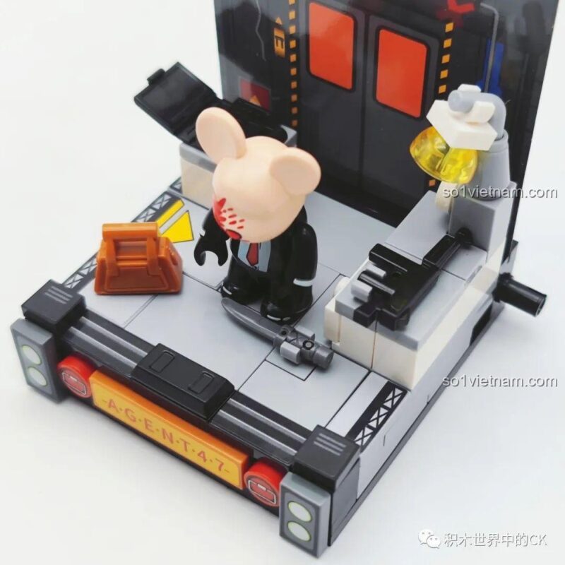 Chi tiết mô hình SEMBO 612008 Qee Du Lịch Gấu