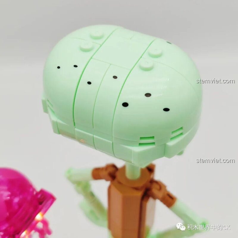 Hiệu ứng đèn LED của mô hình Bạch Tuộc Xấu Xí Squidward SEMBO 612200, bộ lắp ghép đèn ngủ Squidward, đồ chơi mô hình nhân vật hoạt hình có đèn cho bé 6 tuổi.