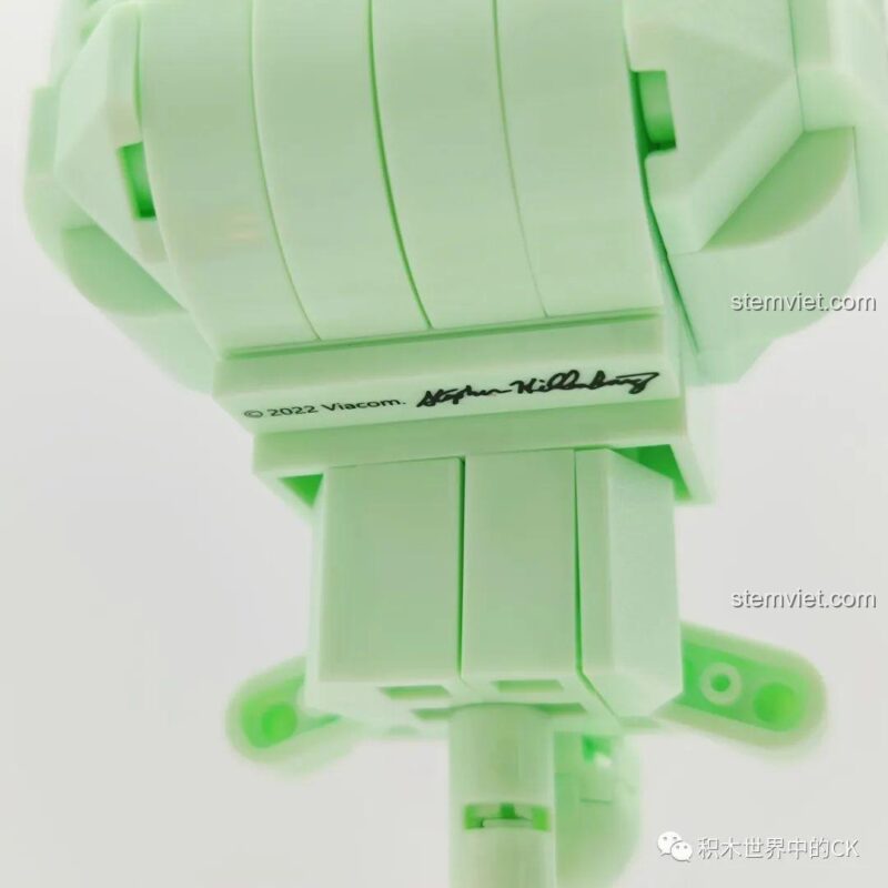 Chi tiết đầu của mô hình Bạch Tuộc Xấu Xí Squidward SEMBO 612200, bộ đồ chơi lắp ghép nhân vật hoạt hình Squidward Tentacles, đồ chơi mô hình đèn ngủ độc đáo.