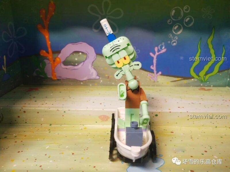 Bộ xếp hình Nhân vật hoạt hình SpongeBob Sembo 612211: Squidward với đầu xoay 360 độ, biểu cảm sống động, phù hợp bé trai và bé gái 6 tuổi.