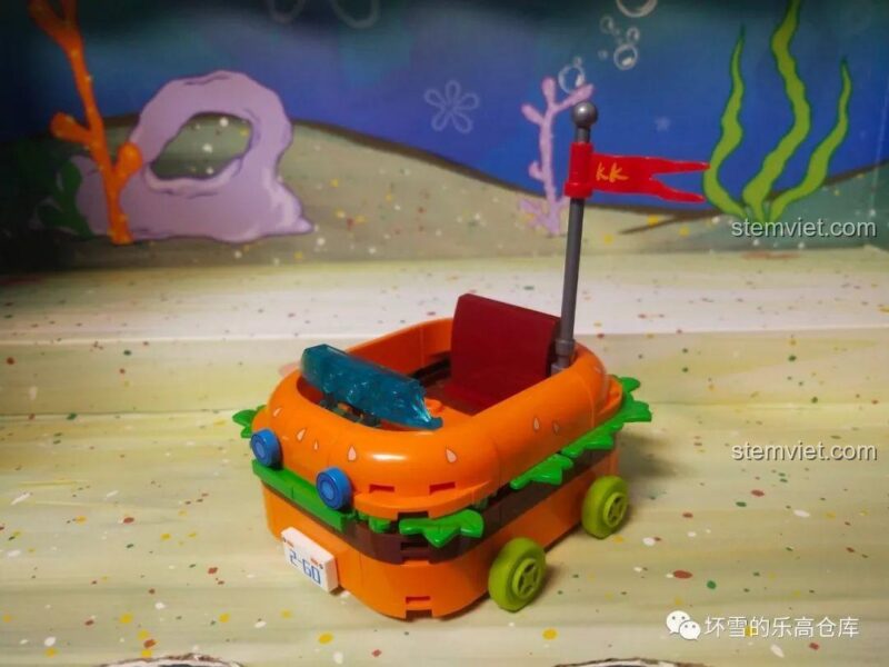 Đồ chơi mô hình 612211 Sembo: Chiếc xe Krabby Patty của SpongeBob được tái hiện chân thực, với các chi tiết in ấn sắc nét.