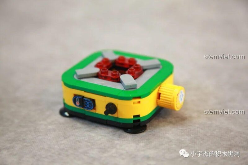 Đồ chơi lắp ghép Ếch nấu lẩu Sembo 613103, bếp và nồi lẩu đã lắp ráp hoàn chỉnh, sẵn sàng cho ếch thư giãn.