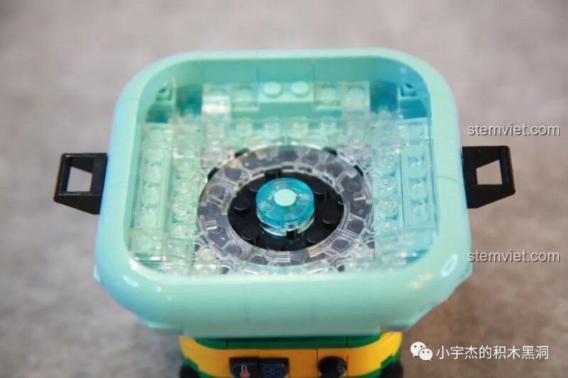 Đồ chơi mô hình 613103 Ếch nấu lẩu Sembo, chú ếch ngậm thuốc lá hài hước, tạo điểm nhấn độc đáo.