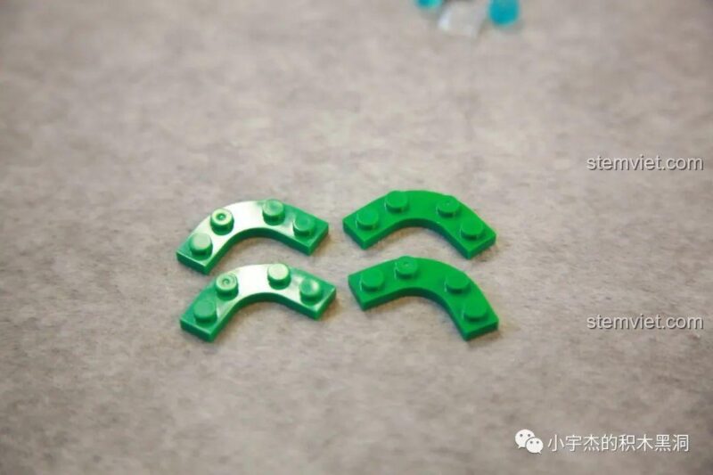 Bộ khối lắp ghép Sembo 613103 Ếch nấu lẩu, các mảnh ghép trong suốt tạo hiệu ứng nước ấm độc đáo.