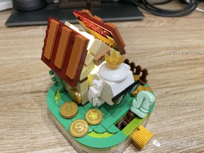 Mô hình không liên quan: Toàn cảnh mô hình cá voi nâng tạ.