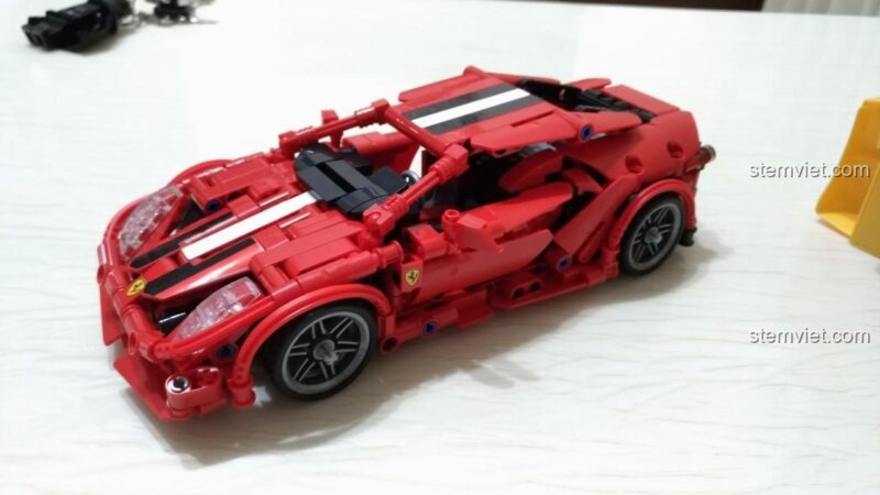 Ảnh chụp thực tế xe đua Ferrari 458 SEMBO 701501 sau khi lắp ráp, góc nhìn bên hông.
