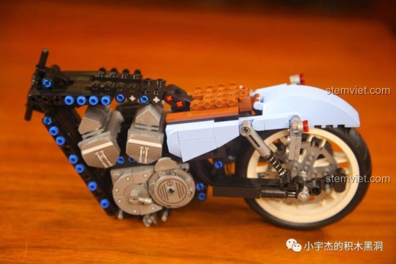 Hình ảnh thực tế của chiếc xe mô tô Harley-Davidson Forty-Eight để so sánh với mô hình lắp ráp.