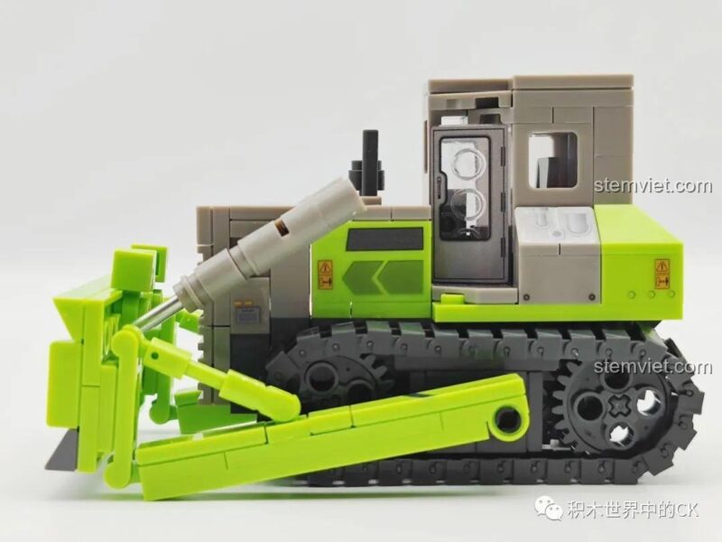 Ảnh chụp thực tế hộp sản phẩm bộ lắp ráp Xe ủi công trình SEMBO 705102 từ người dùng.