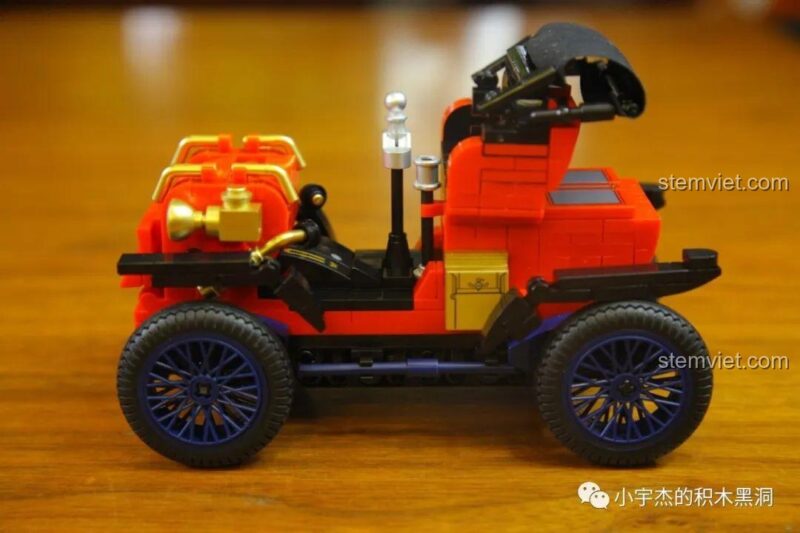 bộ lắp ghép Xe cổ Duryea, mô hình SEMBO 705400 Xe Duryea Model L nhìn từ nhiều góc độ khác nhau, cho thấy sự hoàn thiện và độ chính xác của từng chi tiết, đồ chơi giáo dục cho bé trai 6 tuổi