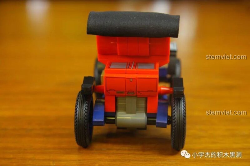 SEMBO Xe Duryea Model L, mô hình xe Duryea Model L đã hoàn thiện, nhìn từ góc cao, thể hiện toàn bộ vẻ đẹp của chiếc xe cổ điển với 453 mảnh ghép, phù hợp cho bé trai đam mê xe cộ