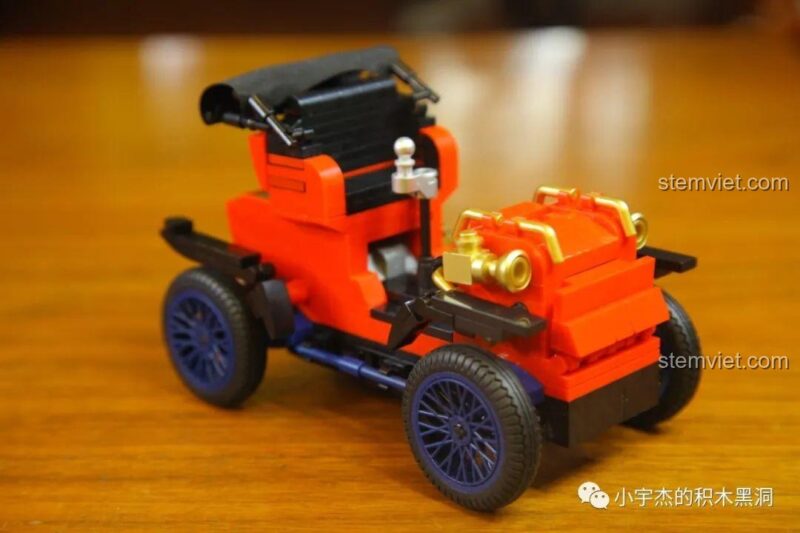 đồ chơi mô hình SEMBO, mô hình xe Duryea Model L đã hoàn thiện, nhìn từ trên xuống, cho thấy tổng thể cấu trúc và các chi tiết được sắp xếp hợp lý, bộ lắp ghép xe cổ điển