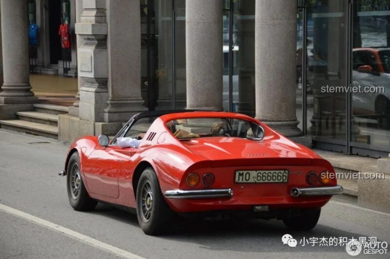 Góc nhìn khác của cạnh bên đồ chơi lắp ráp SEMBO 705701 Ferrari Dino 246 GTS, thể hiện sự tinh tế trong thiết kế