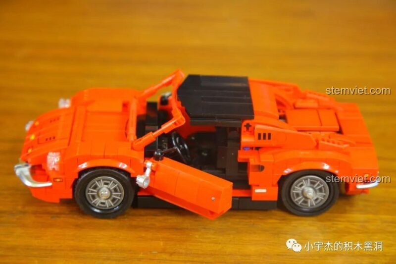 So sánh độ rộng lốp trước và sau của mô hình Ferrari Dino 246 GTS từ bộ SEMBO 705701, chi tiết tỉ mỉ