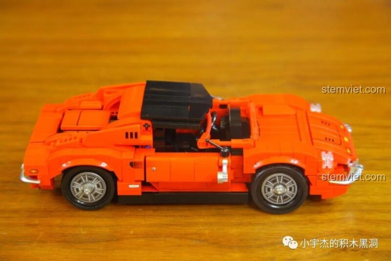 Ngoại thất mô hình Ferrari Dino 246 GTS hoàn thành từ bộ SEMBO 705701, sẵn sàng để gắn bánh xe