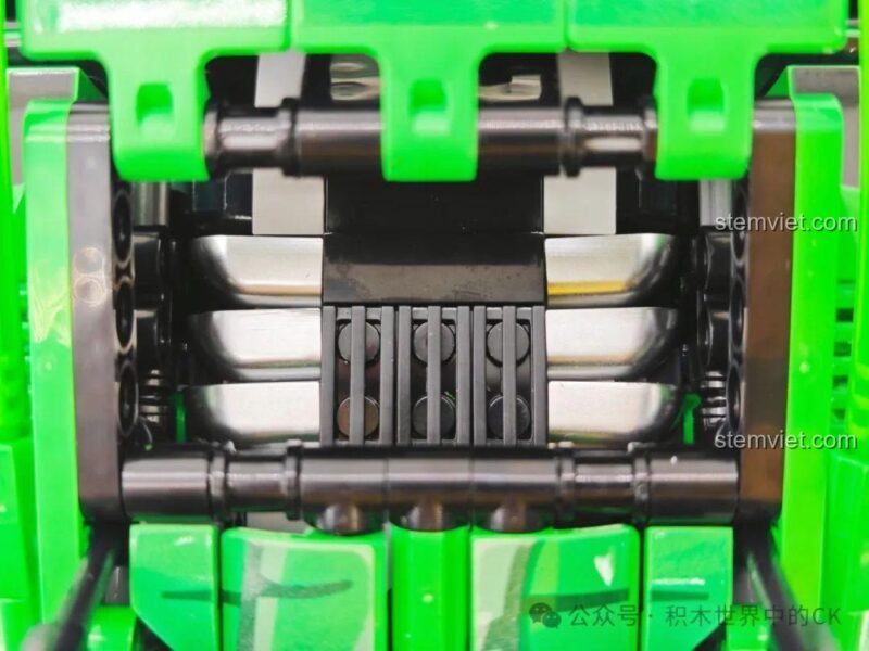 Chi tiết cơ cấu điều chỉnh cánh gió sau của Sembo đồ chơi mô hình Xe Porsche Bá Vương Long RC, thể hiện tính năng linh hoạt của mô hình.