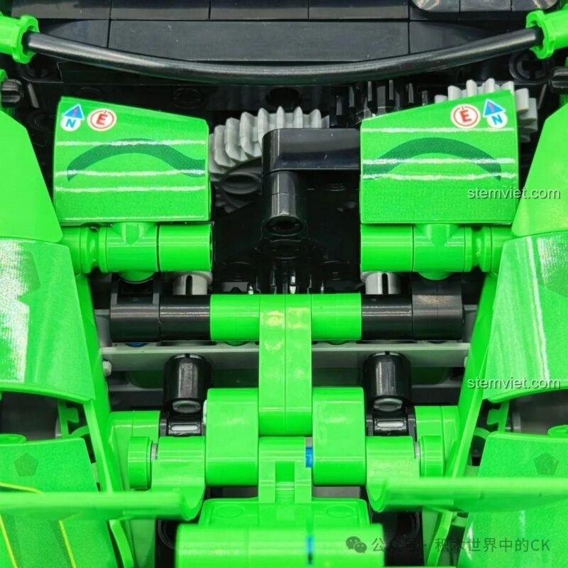 Cận cảnh phần cản trước hình răng nanh của Sembo đồ chơi mô hình Xe Porsche Bá Vương Long RC, tạo điểm nhấn 'Bá Vương Long' độc đáo.