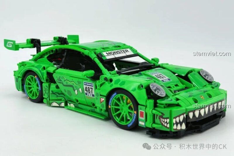 Mô hình Xe Porsche Bá Vương Long Sembo nhìn trực diện từ phía sau, thể hiện chi tiết ống xả và bộ khuếch tán khí động học.