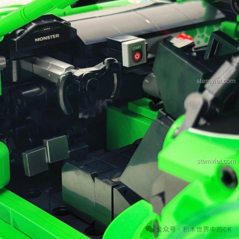 Cận cảnh khung chống lật (roll cage) bên trong nội thất của Mô hình Porsche Bá Vương Long đồ chơi lắp ráp, đảm bảo an toàn cho người lái mô phỏng.