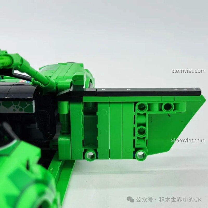 Chi tiết bình khí NOS màu đỏ bên trong nội thất của mô hình Xe Porsche Bá Vương Long Sembo, tăng thêm vẻ hầm hố và chân thực cho xe đua.