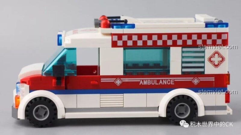 Mô hình Xe Cứu Thương Sembo Block 601303 hoàn chỉnh, góc nhìn bên trái, có logo 'AMBULANCE', bộ lắp ráp Xe Y Tế