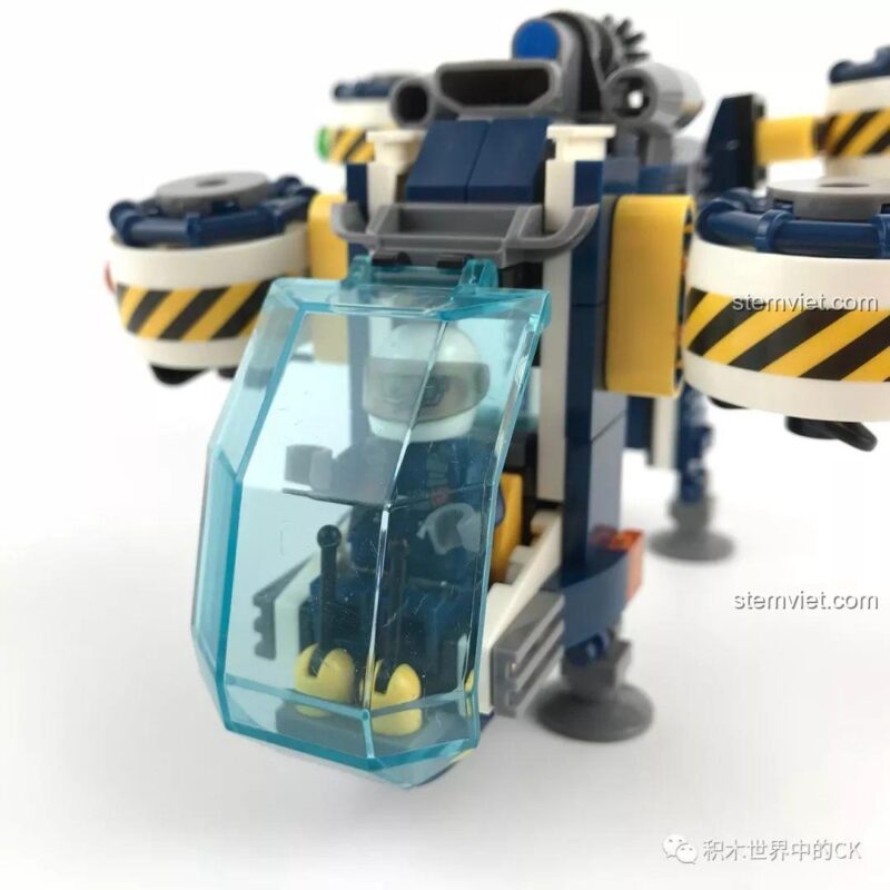 Cận cảnh buồng lái của máy bay Sembo SD9510 với kính chắn gió trong suốt chất lượng cao.